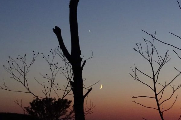 El atardecer fotografiado con luces y sombras.
