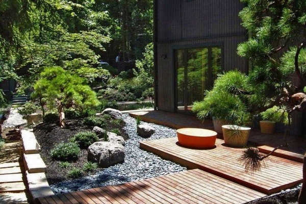 La armonía presente, en un jardín zen.