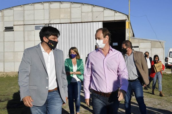 Bordet recorre el parque industrial de Seguí.