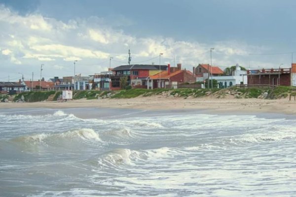 Mini tsunami en Santa Clara del Mar: reportan olas gigantes. Un fallecido y gente herida