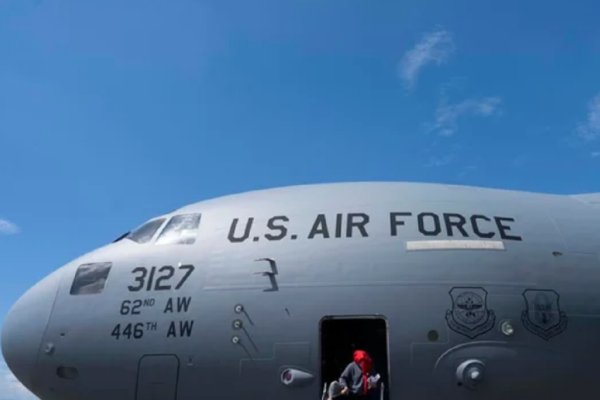 Argentina negocia recibir deportados de otras nacionalidades desde Estados Unidos