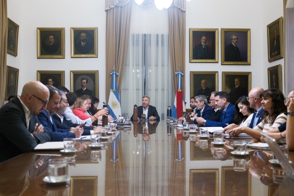 Frigerio analizó en gabinete la reanudación de la obra del hospital Bicentenario de Gualeguaychú
