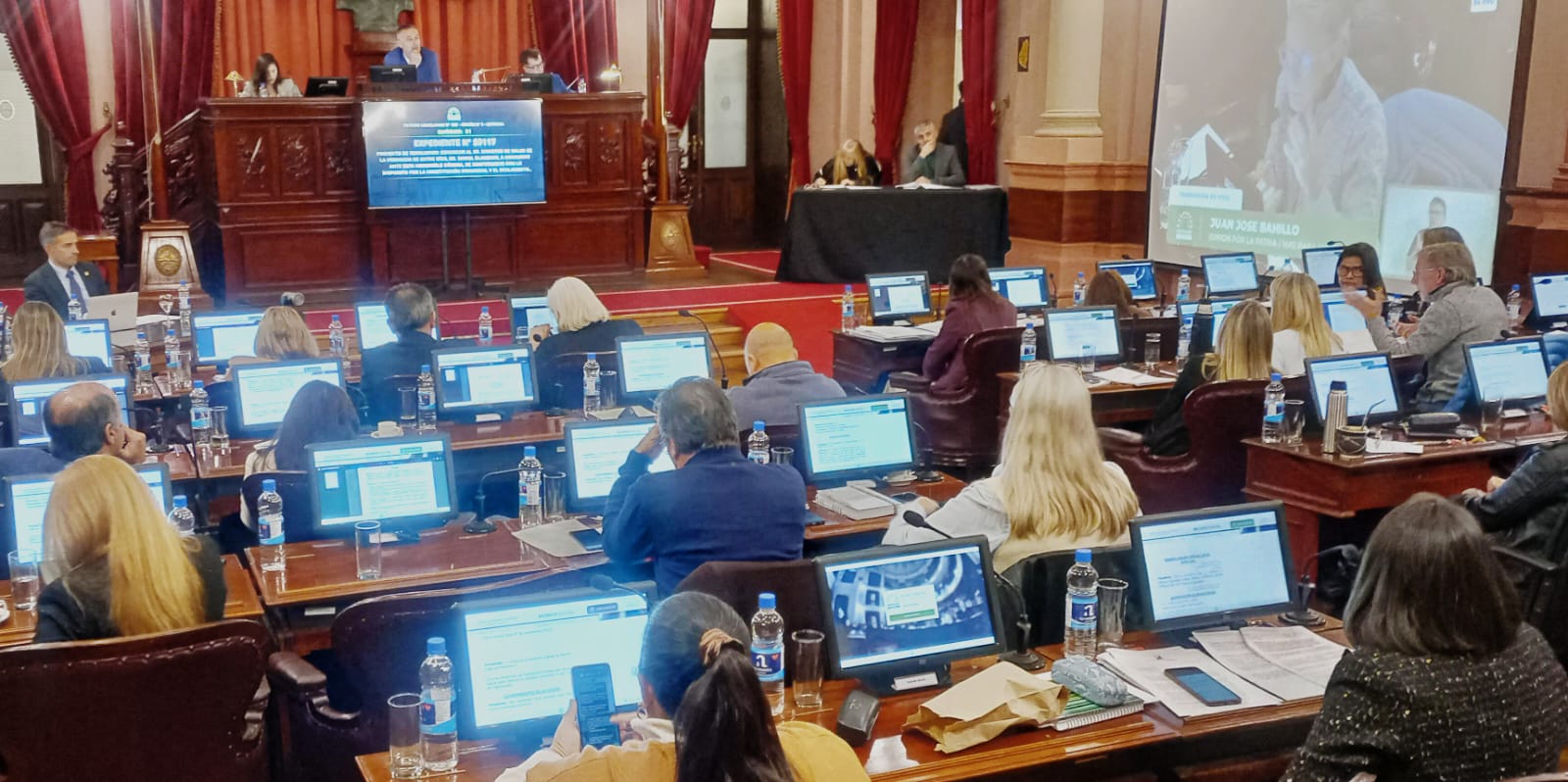 La oposici&oacute;n copnsider&oacute; insuficientes las pol&iacute;ticas del gobierno.