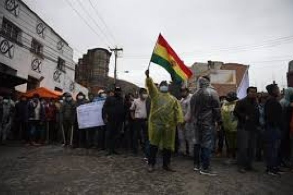 Bolivia atraviesa una fuerte crisis social y crecen los pedidos de renuncia