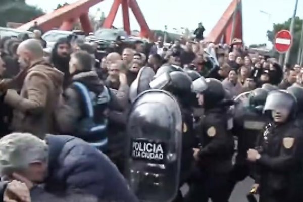 Represión frente al Inti en una protesta por el cierre de 25 mil pymes