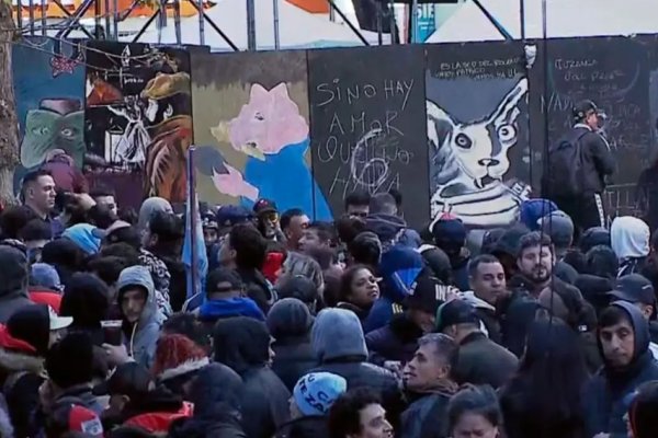Miles de fanáticos despiden al Indio Solari en Avellaneda