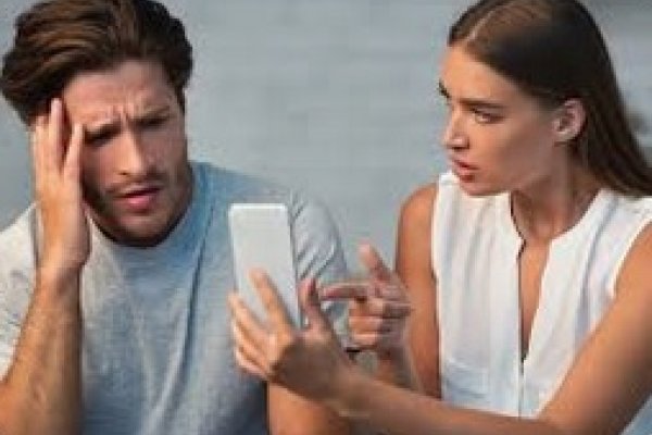 Celos, control y redes sociales: nuevas formas de violencia vincular