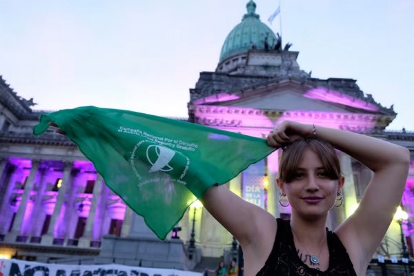 El feminismo en la mira de Milei pero no de la sociedad