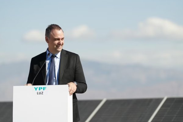 Adorni renunciará también como director de YPF
