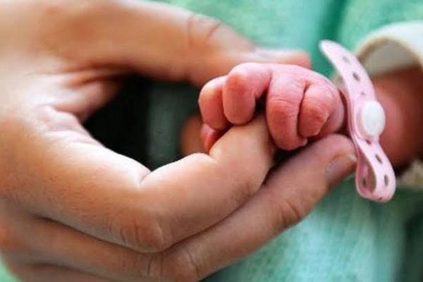 Suba de la mortalidad infantil pone bajo la lupa la política sanitaria del Gobierno