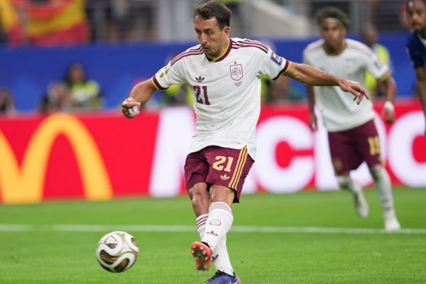 España derrotó a Francia 2 a 0 y es finalista