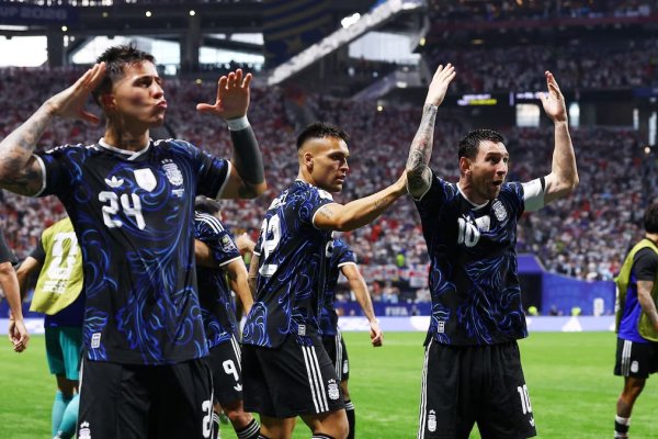¡A puro corazón! Argentina  dio vuelta el partido, le ganó a Inglaterra y se metió en semis