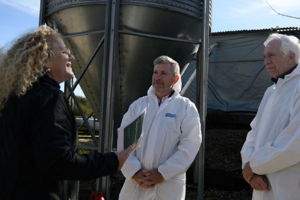 El gobernador destacó el impacto de la energía renovable en la producción