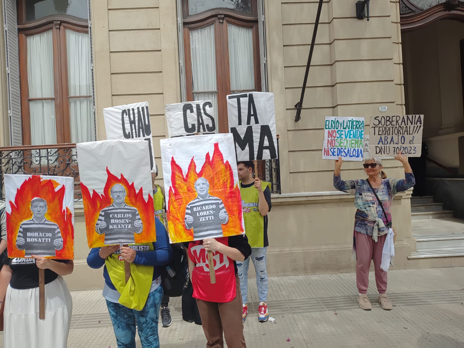 Organizaciones pol&iacute;ticas, sociales y ambientales se concentraron frente a la C&aacute;mara Federal de Apelaciones de Paran&aacute;.